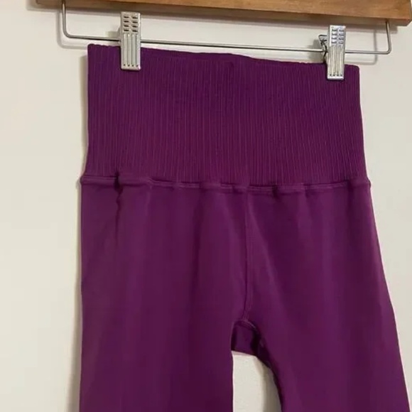 Free People Good Karma HR 7/8 Legging in Eggplant sz XS/S NWOT - Picture 12 of 13